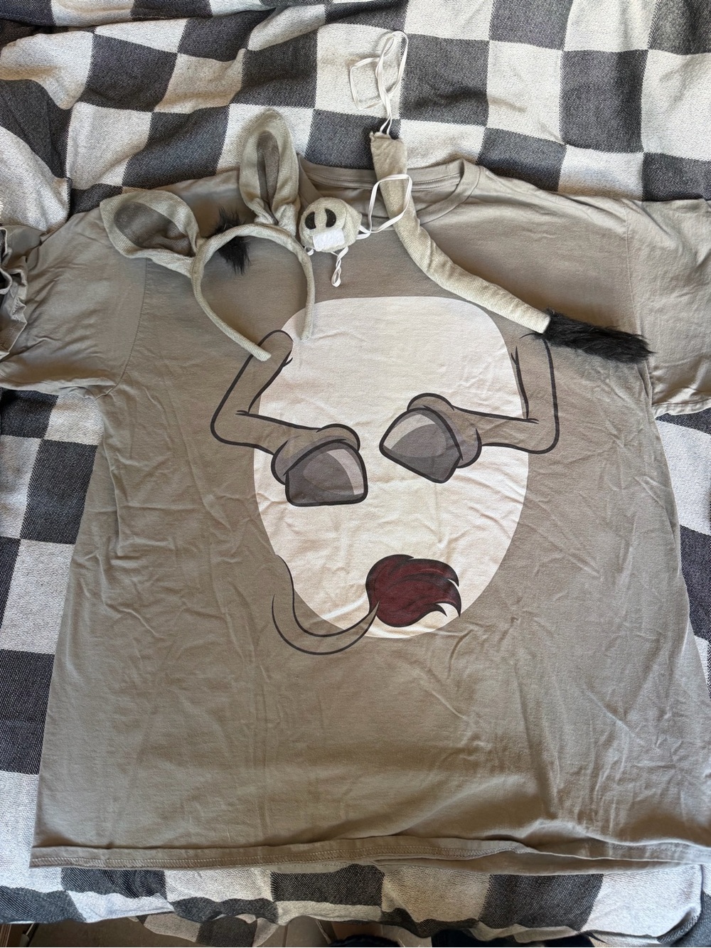 Gray Short-Sleeve Graphic Tee with Playful Animal Face